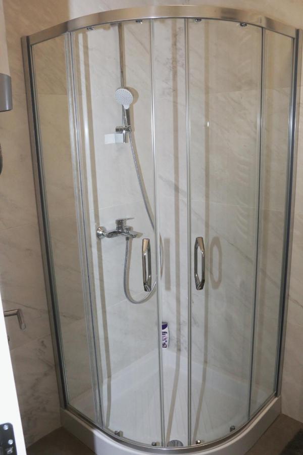 Apartman Natasa Sa Podzemnom Garazom バニャ・ルカ エクステリア 写真